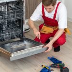 Fachowiec od geodezji podczas budowy – {kiedy jego pomoc jest niezbędna